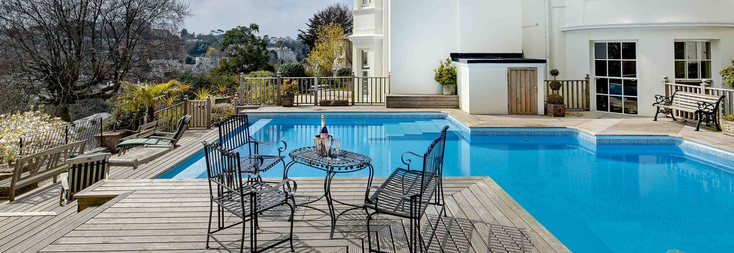 venues with swimming pools and hot tubs