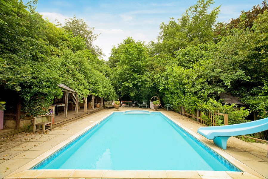 Party Houses with Swimming Pools