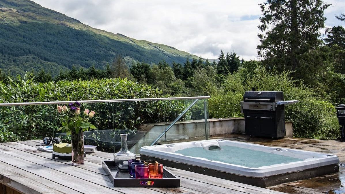 Party houses with hot tubs