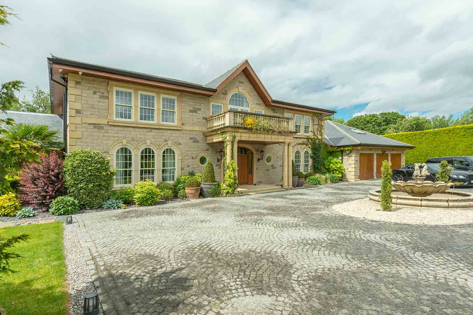 Luxury Party Houses