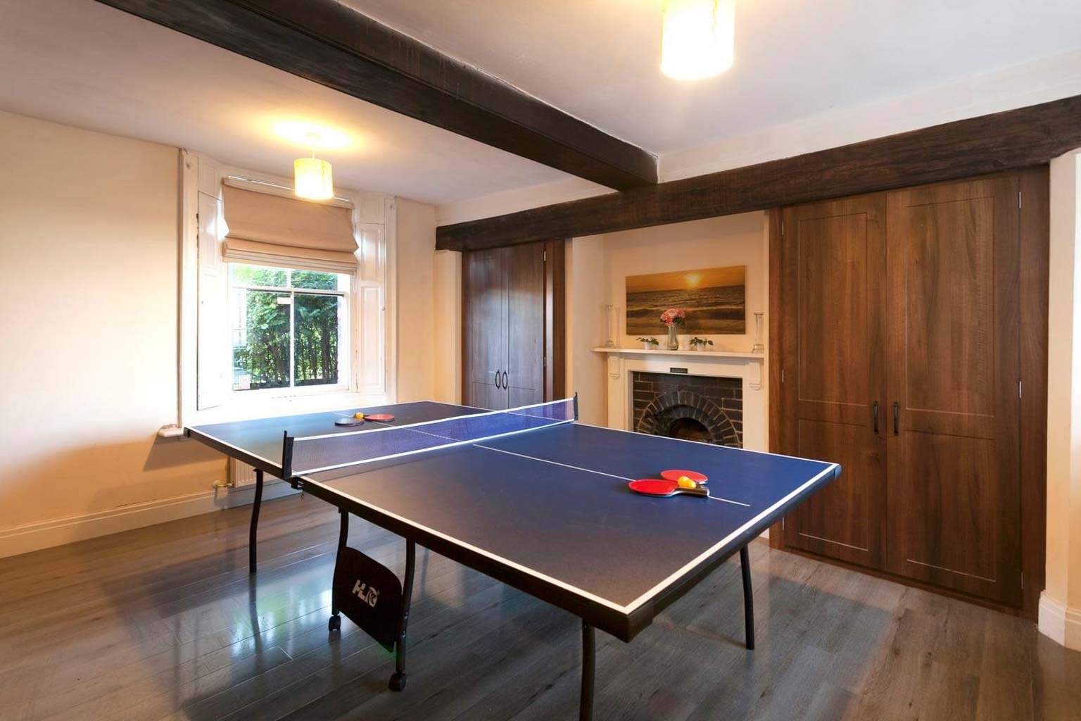 Party houses with games rooms