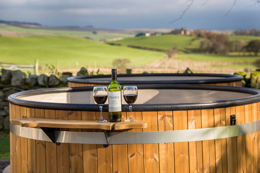 venues with hot tubs UK
