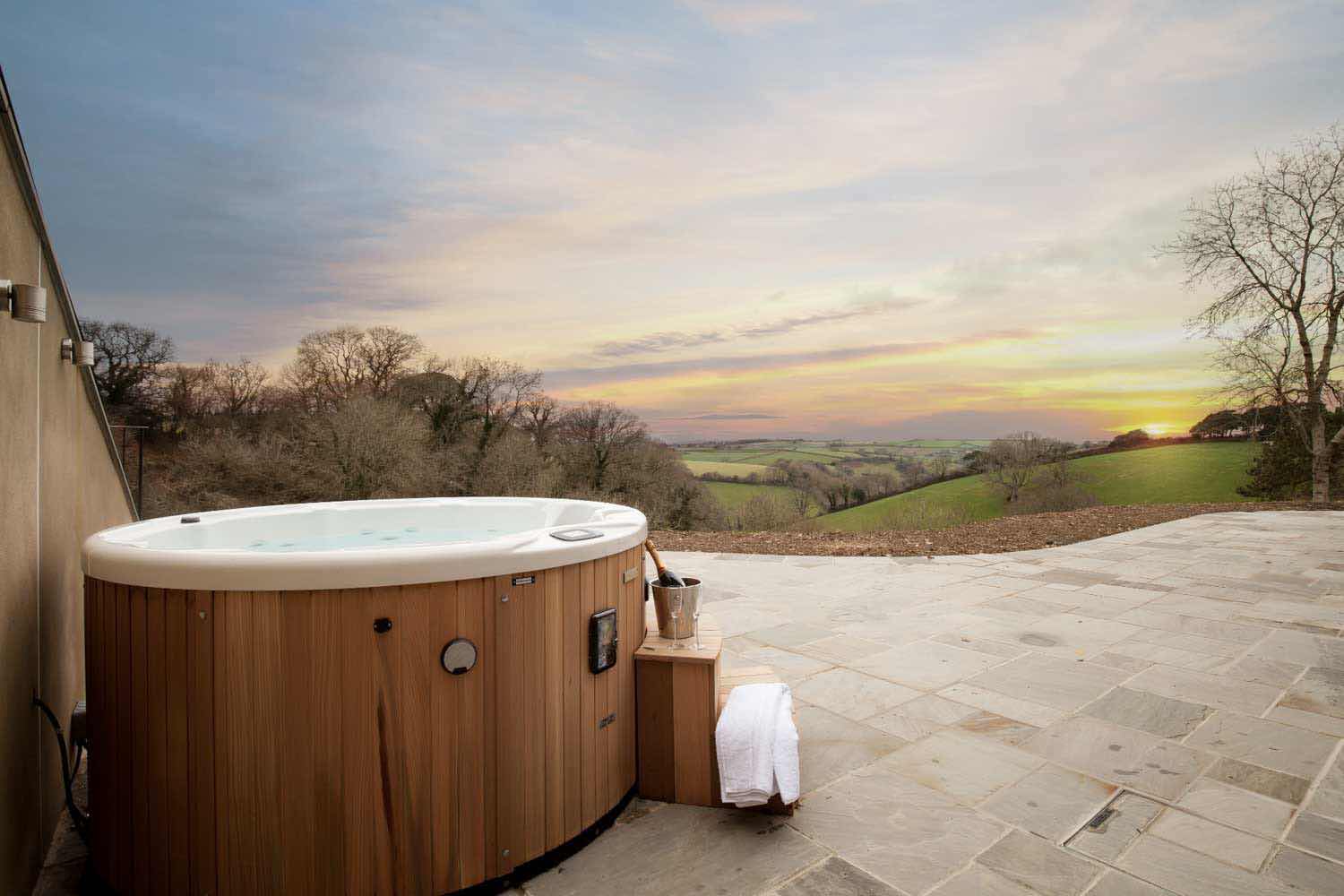 venues with private hot tubs