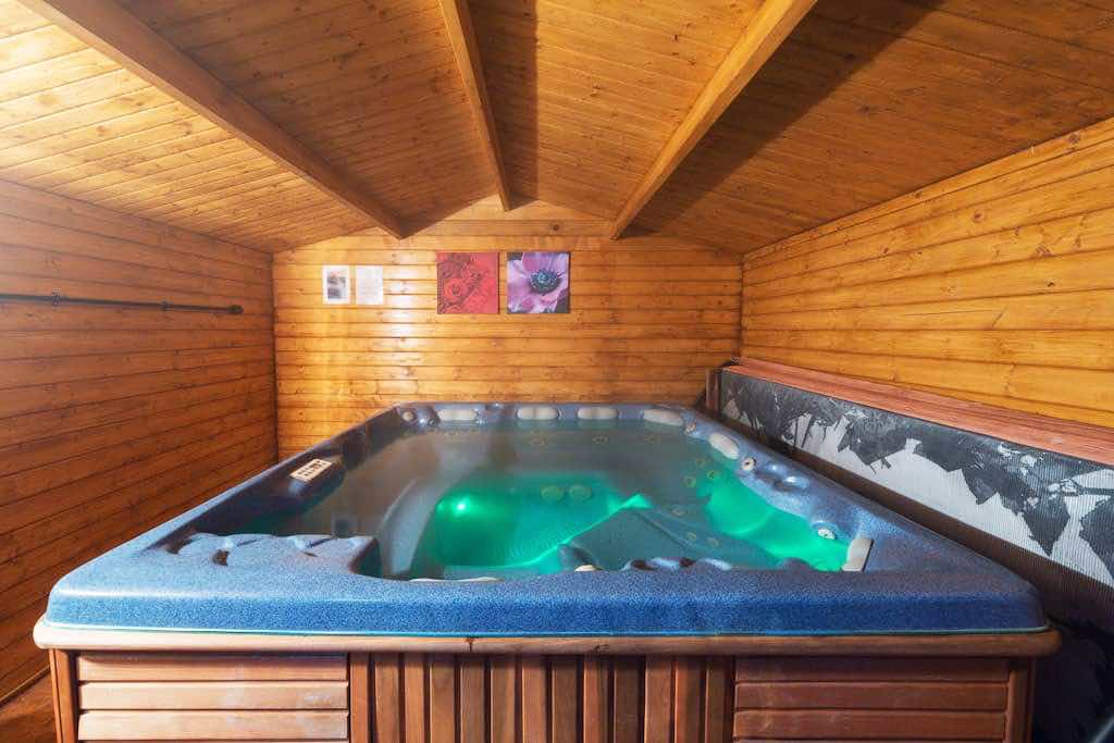 venues with indoor hot tubs